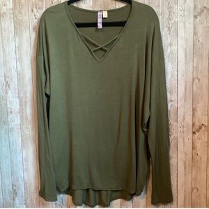 🖤3 for $20🖤Olive L-Sleeved Top w/ Cross Neck